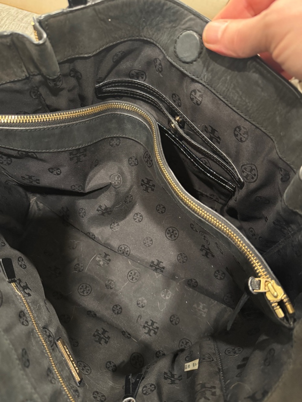 Tory Burch Ivy Side Zip Patent Leather Tote - Picture 12 of 17